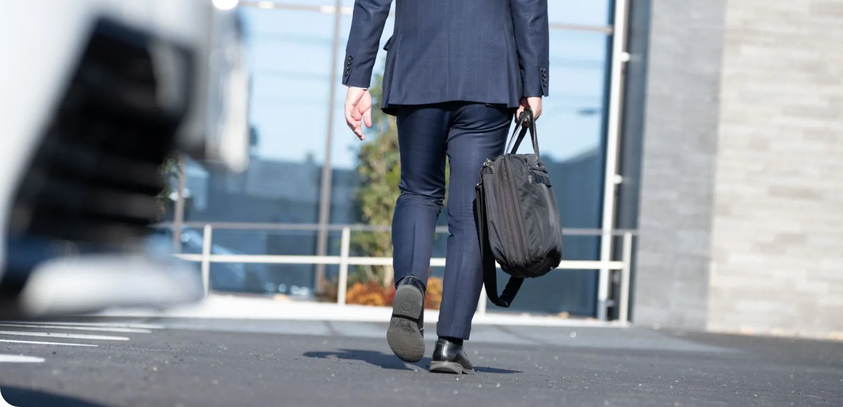 スーツを着た男性の写真